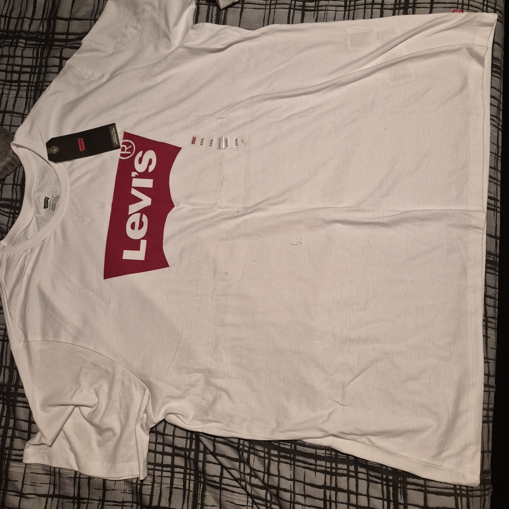 Levi's White and Red Logo Tee